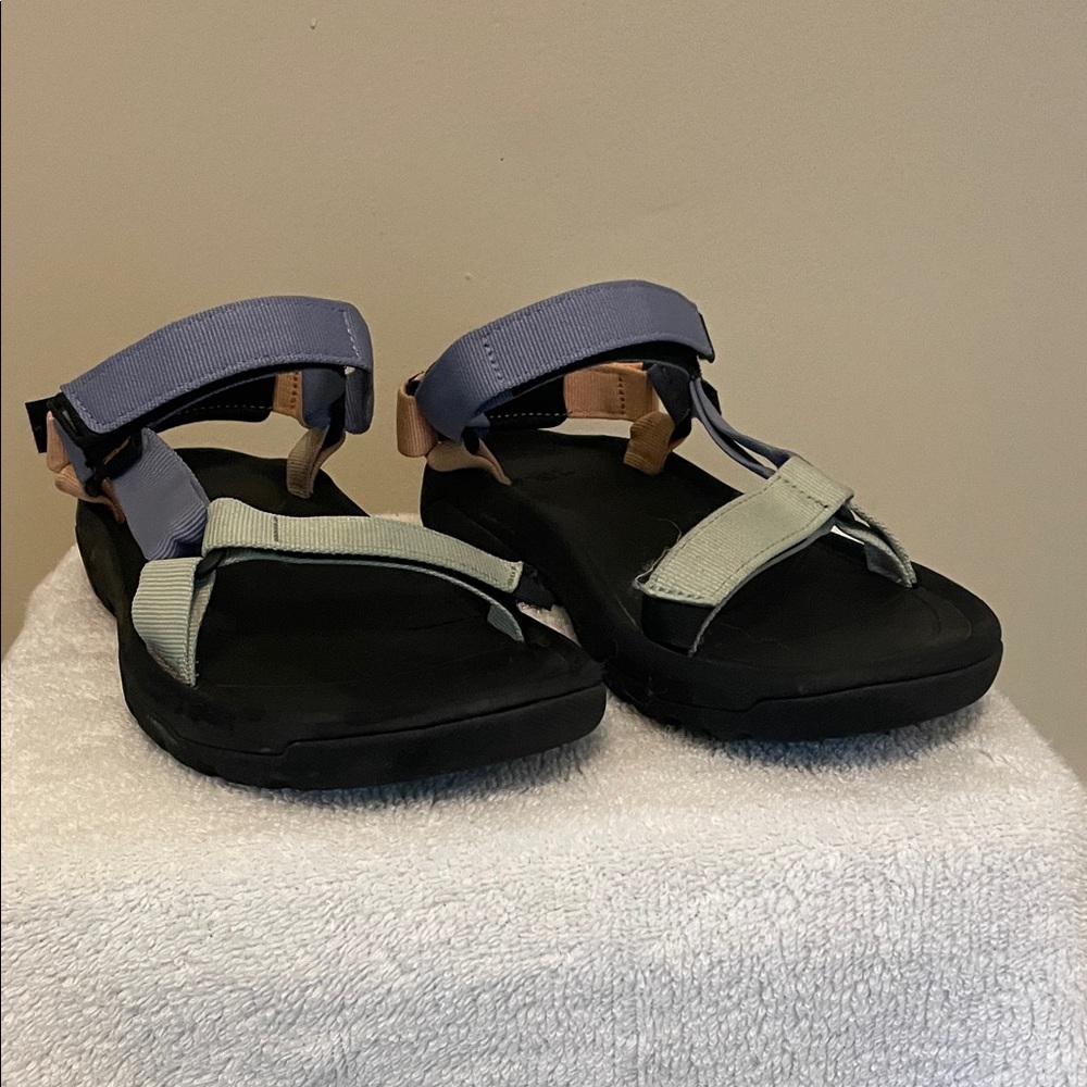 Teva hurricane xlt2 women size 9